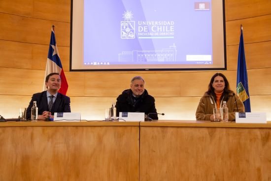 Expositores internacionales y estudiantes de todo el país presentaron ponencias sobre los riesgos psicosociales en el trabajo – Facultad de Derecho – Universidad de Chile